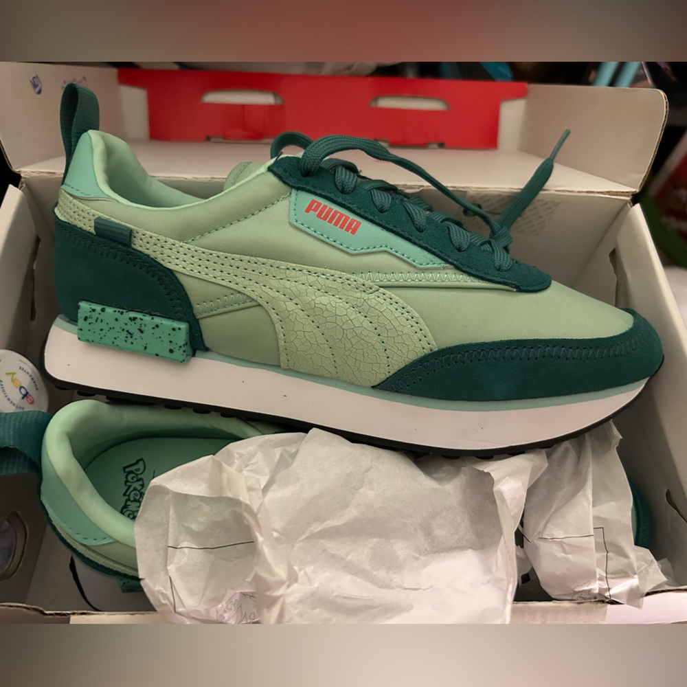 Pokémon x Puma collar bulbasaur women’s size 9